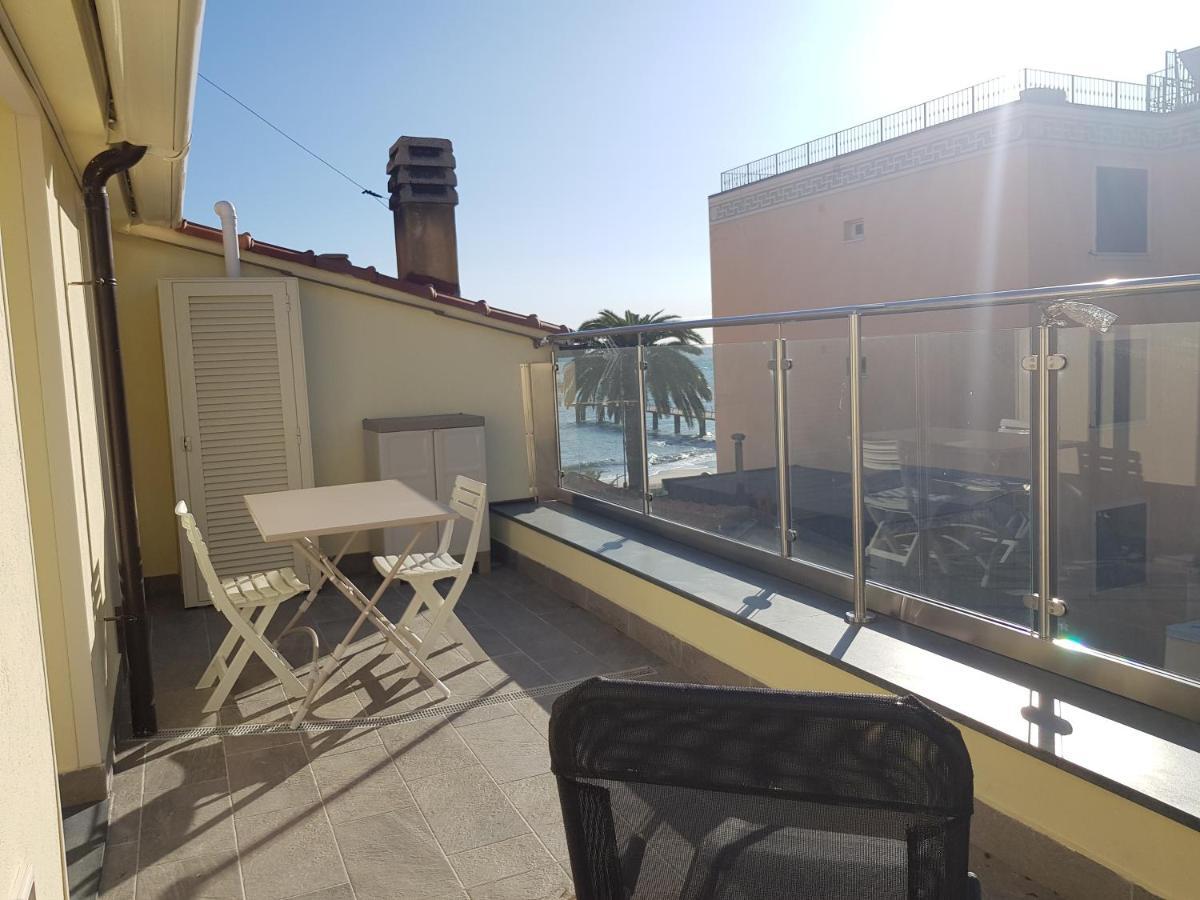 Casaviva - Casa Vacanze A Ceriale Con Terrazza Exterior foto